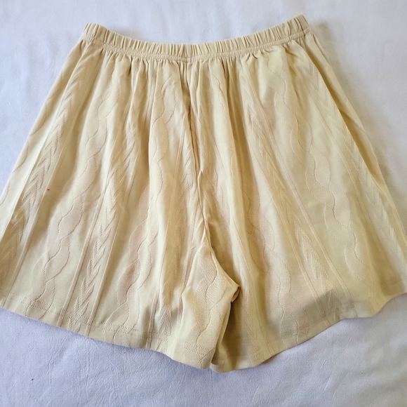 Beautiful 2 piece - Picture 6 of 12